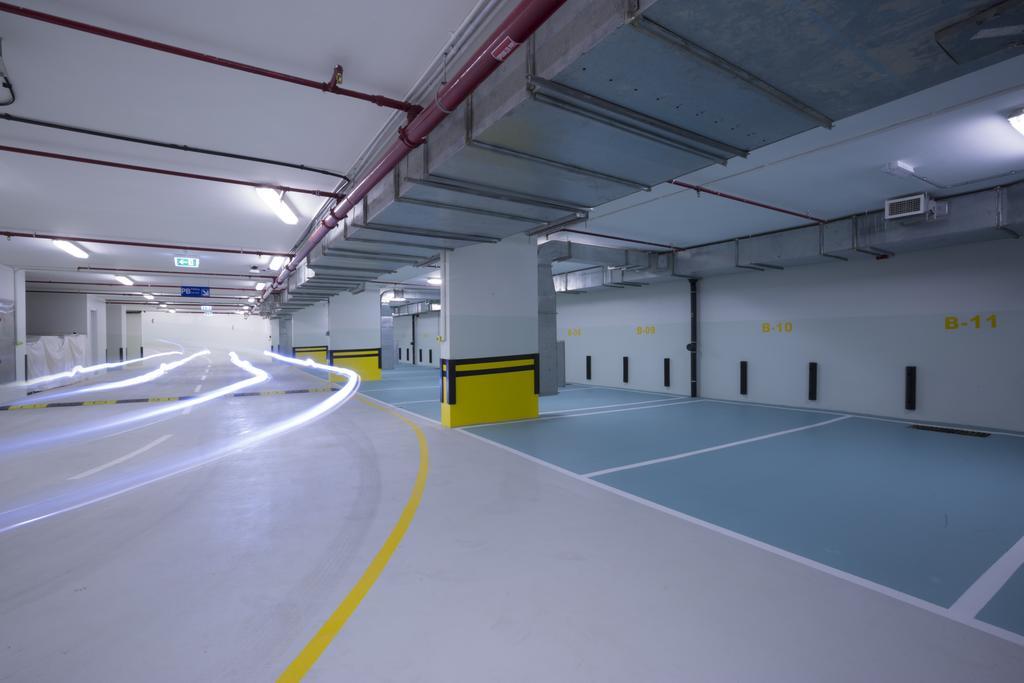 Grand Mercure Majlis Residences Абу Даби Екстериор снимка The parking garage
