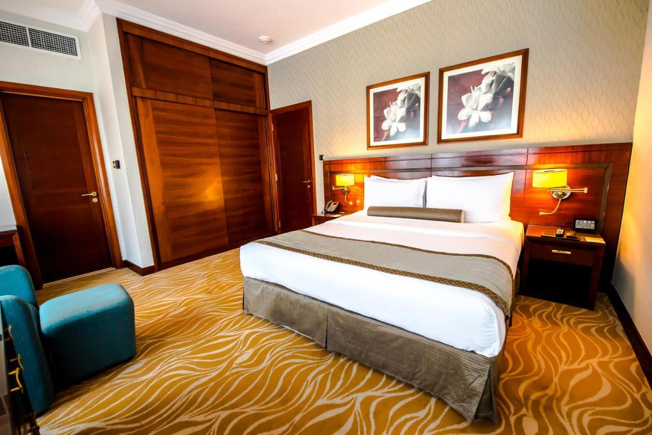 Grand Mercure Majlis Residences Абу Даби Екстериор снимка A bedroom at the hotel