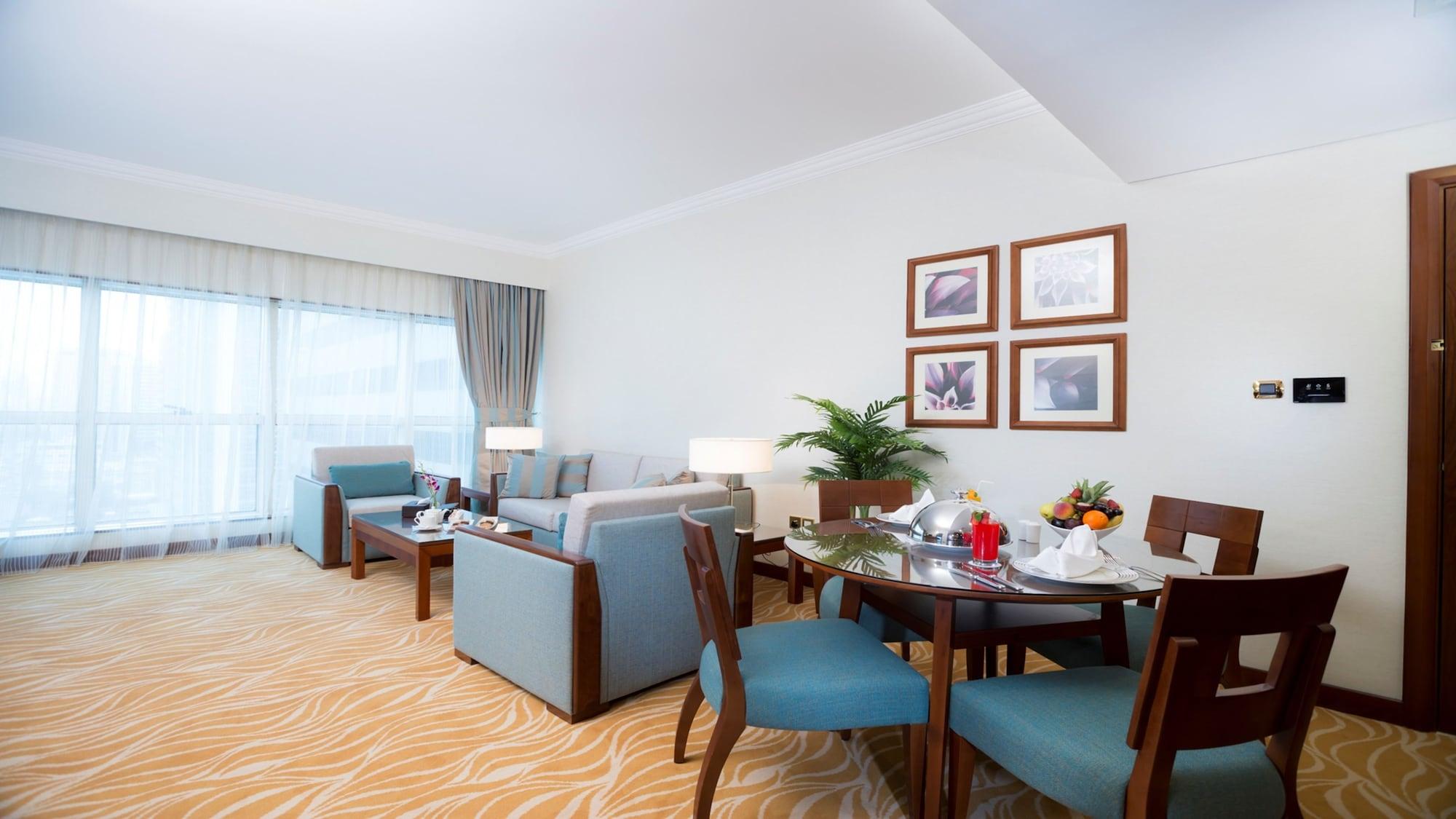 Grand Mercure Majlis Residences Абу Даби Екстериор снимка A living room in a suite at the Jumeirah Beach Hotel