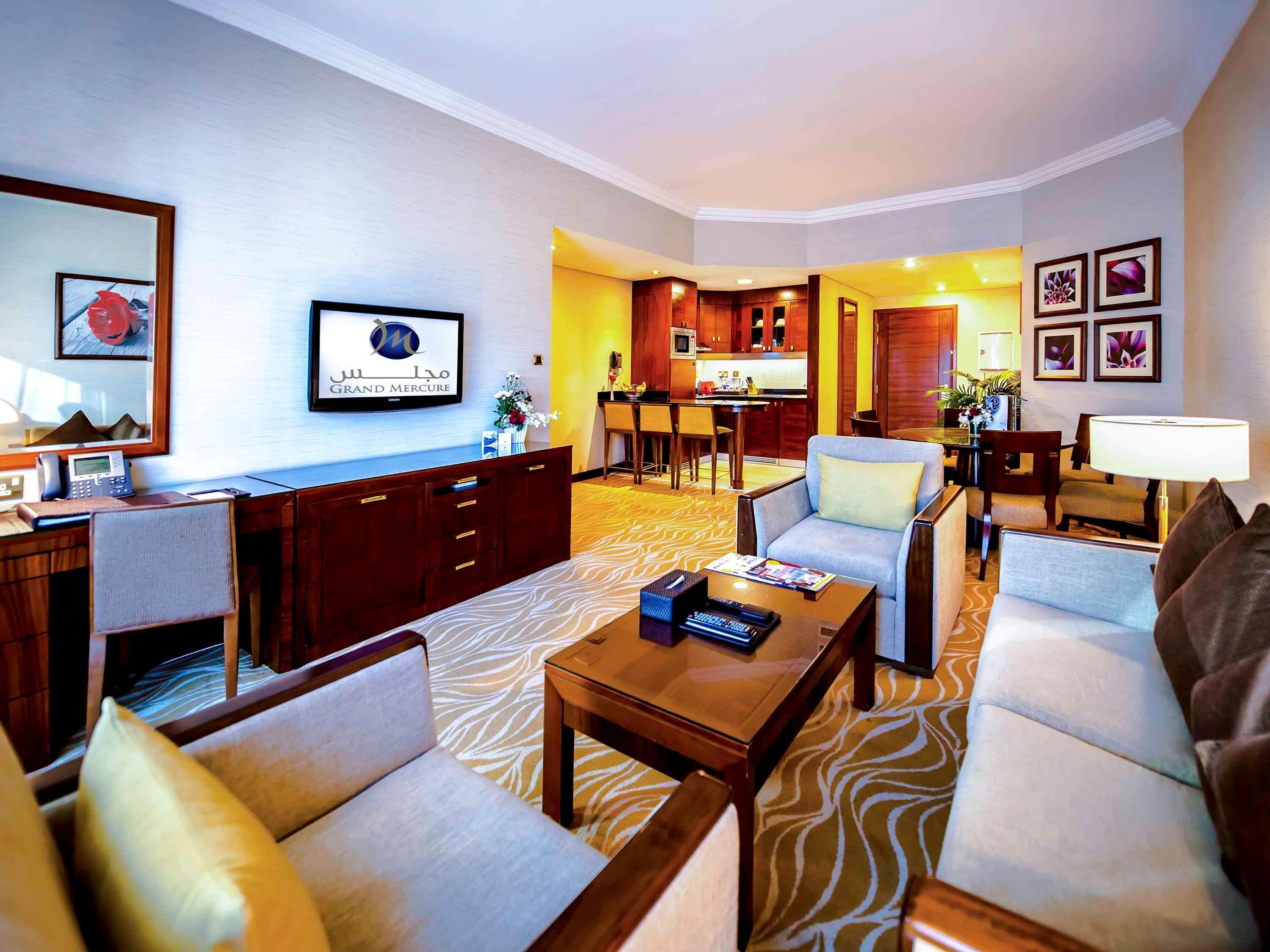 Grand Mercure Majlis Residences Абу Даби Екстериор снимка Suite at Jumeirah Emirates Towers Hotel