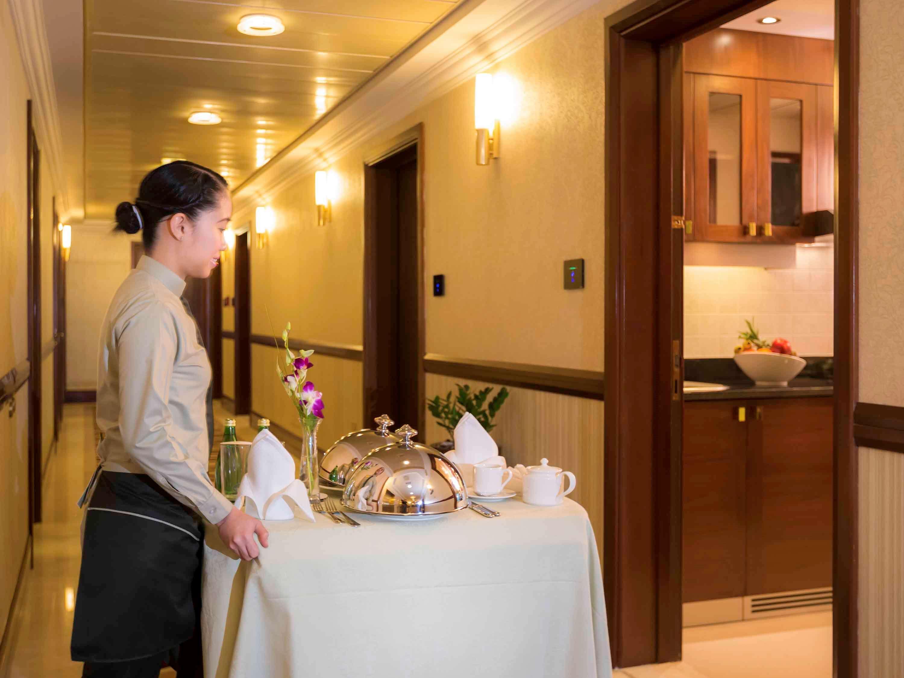 Grand Mercure Majlis Residences Абу Даби Екстериор снимка Room service