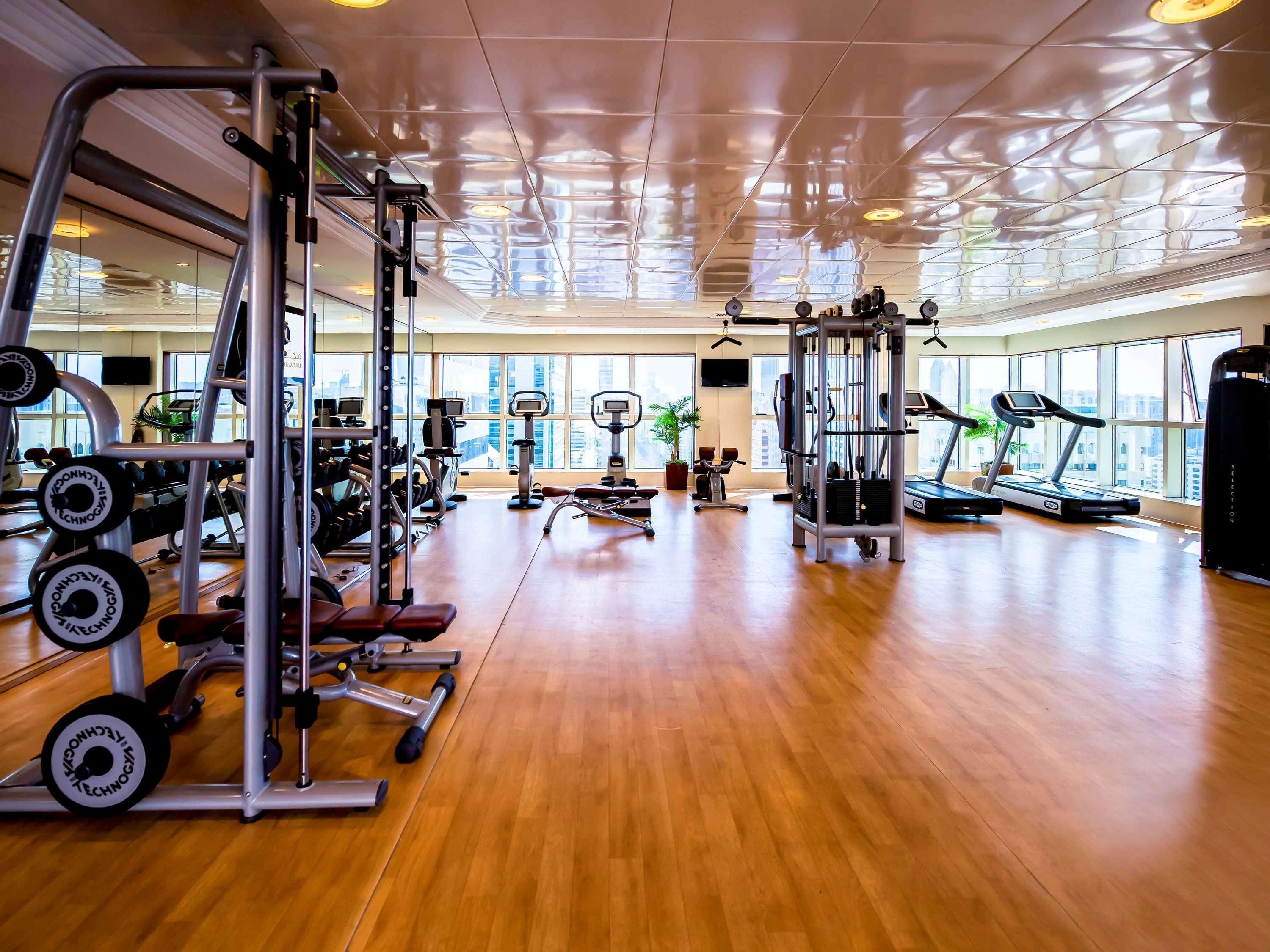 Grand Mercure Majlis Residences Абу Даби Екстериор снимка A gym