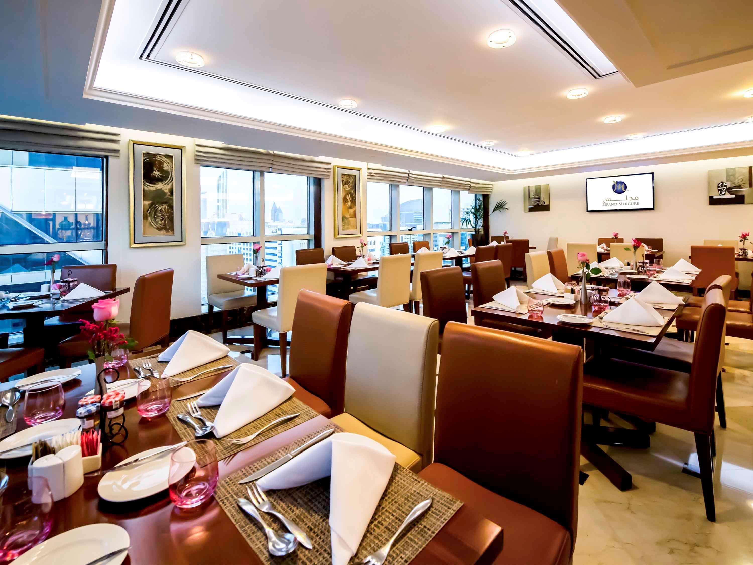 Grand Mercure Majlis Residences Абу Даби Екстериор снимка The restaurant