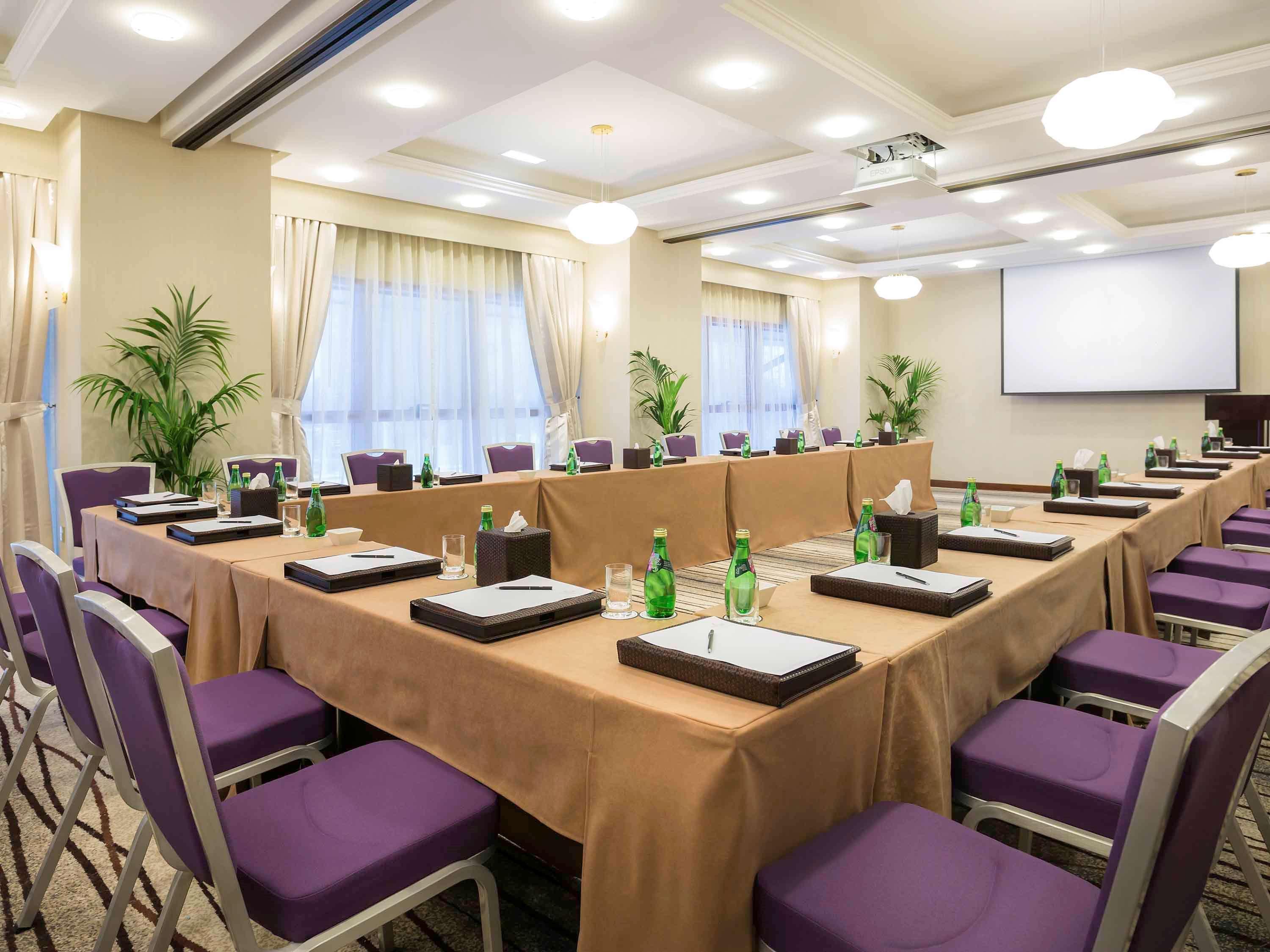 Grand Mercure Majlis Residences Абу Даби Екстериор снимка Meeting room