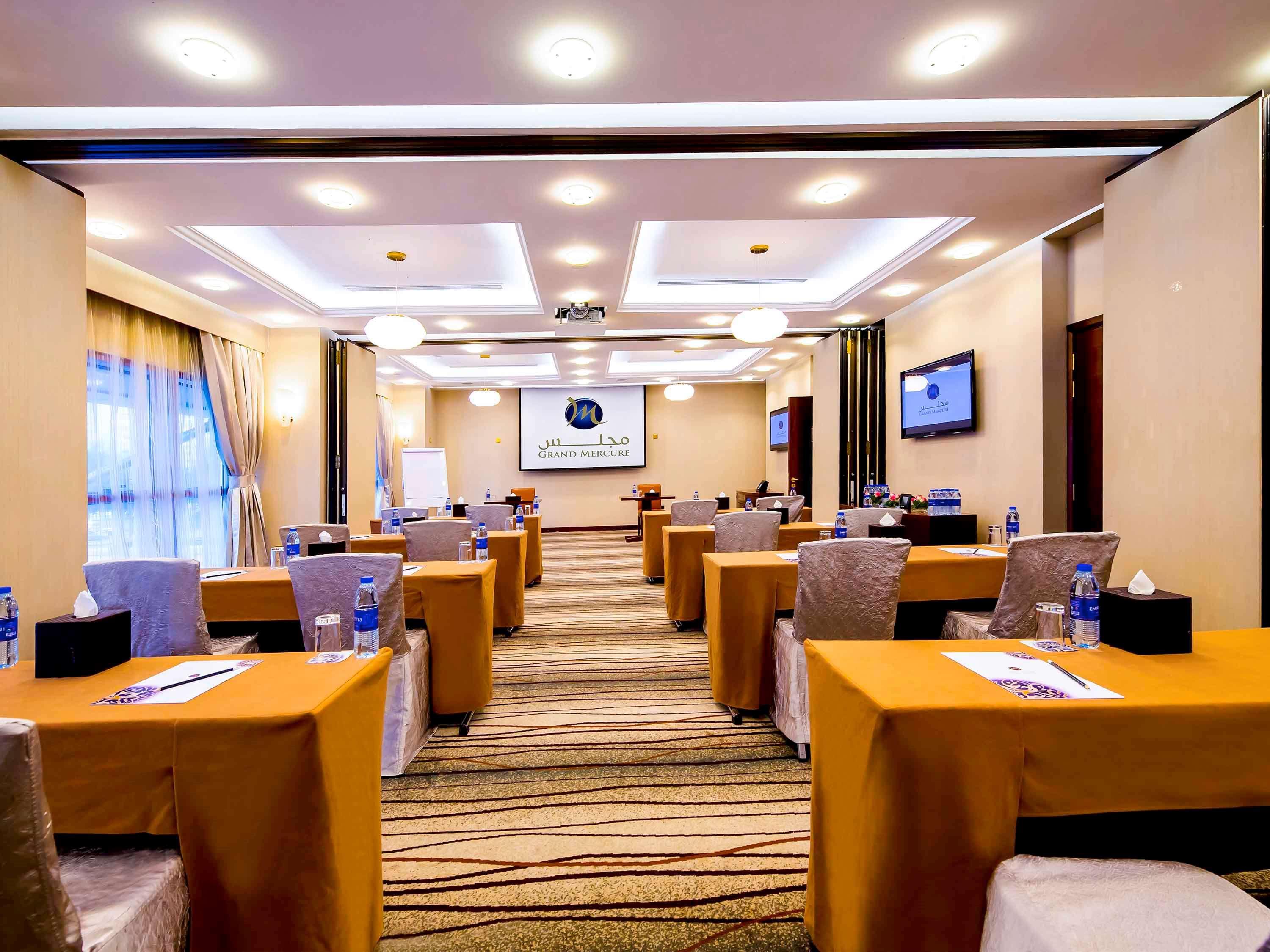 Grand Mercure Majlis Residences Абу Даби Екстериор снимка Meeting room