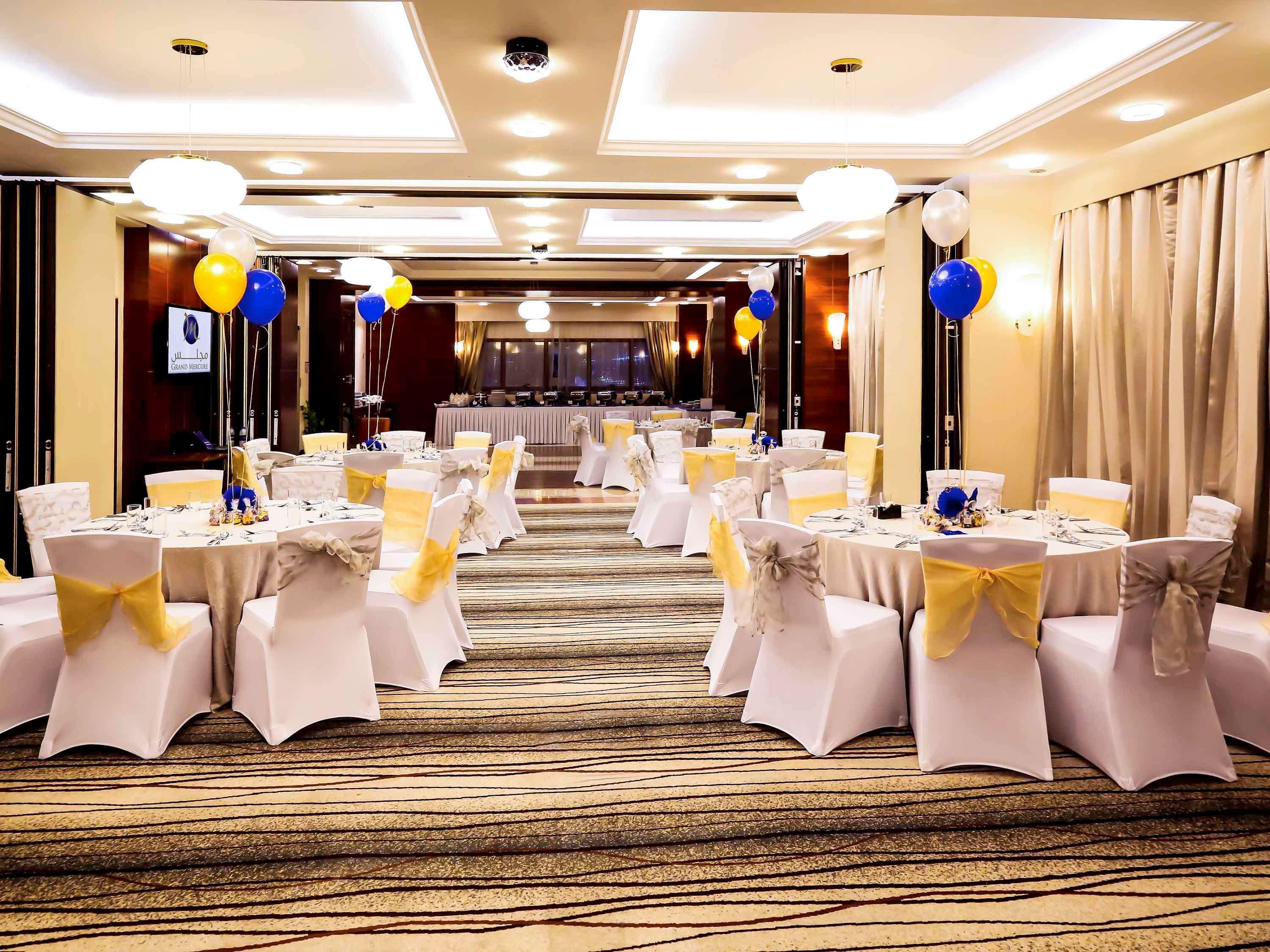 Grand Mercure Majlis Residences Абу Даби Екстериор снимка The ballroom at the hotel
