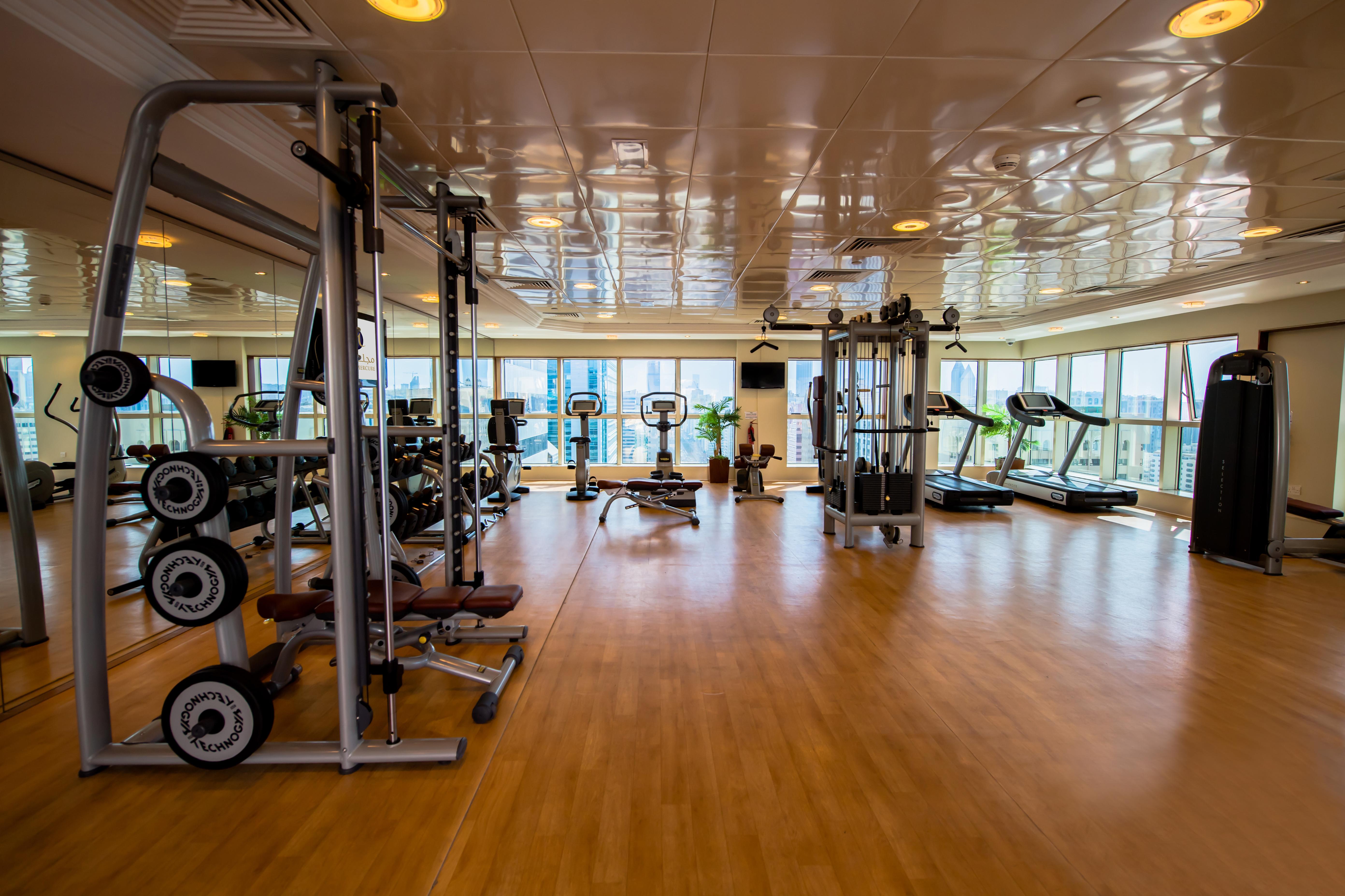 Grand Mercure Majlis Residences Абу Даби Екстериор снимка A gym in a hotel