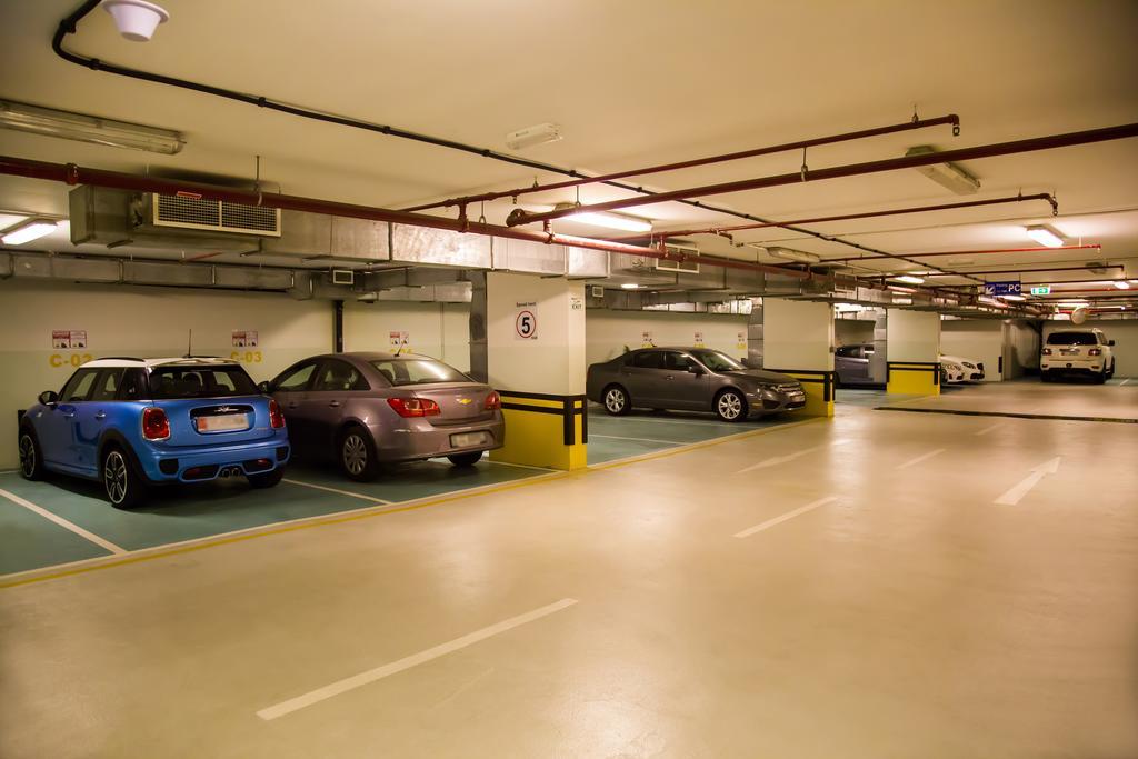 Grand Mercure Majlis Residences Абу Даби Екстериор снимка The car park