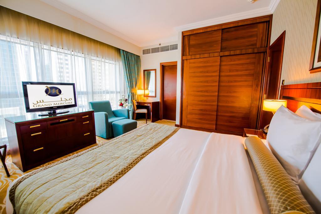 Grand Mercure Majlis Residences Абу Даби Екстериор снимка